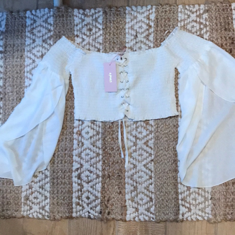 White off the shoulder open sleeve